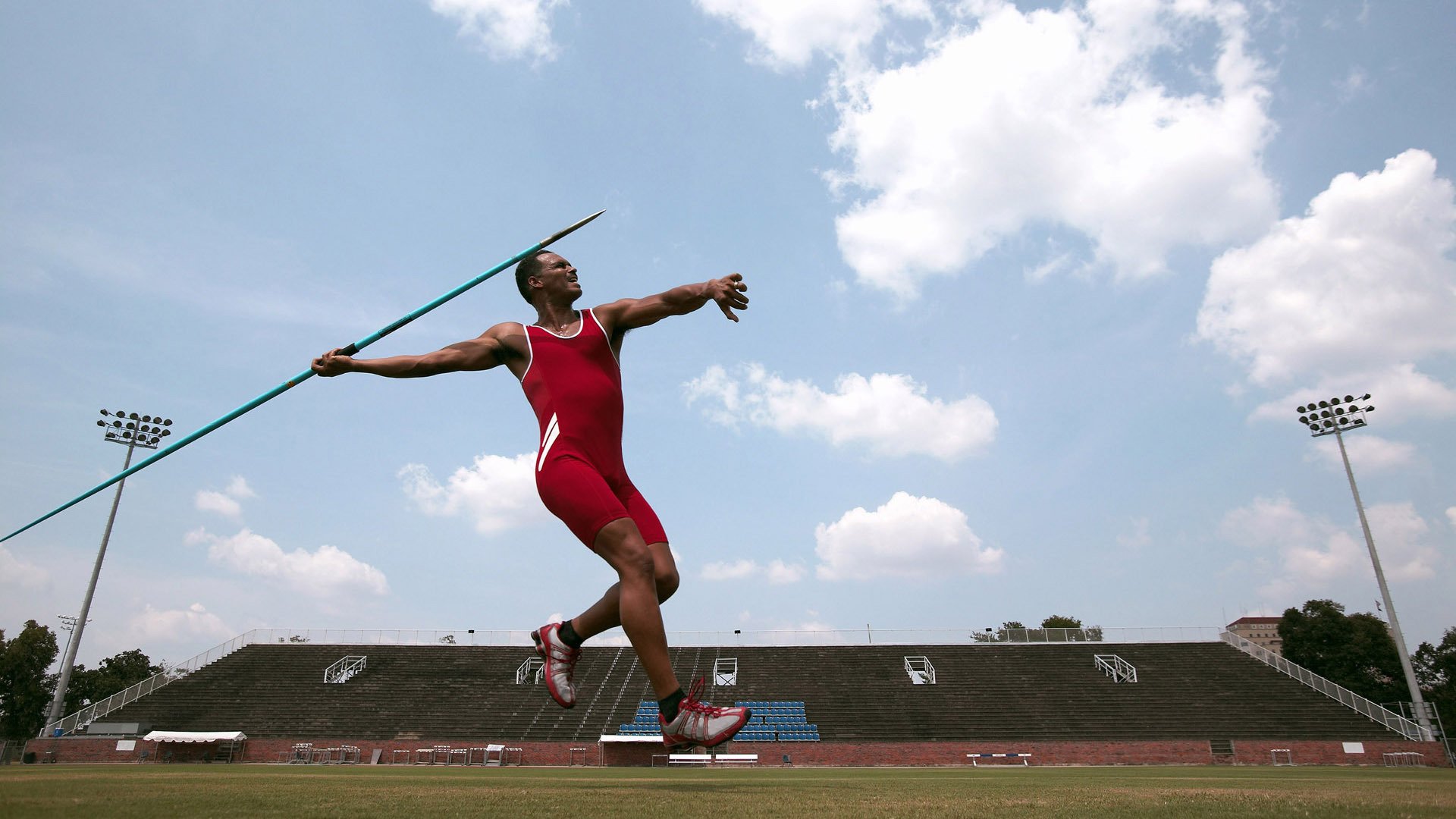 西决生死战焦点战，76人狂胜雄鹿