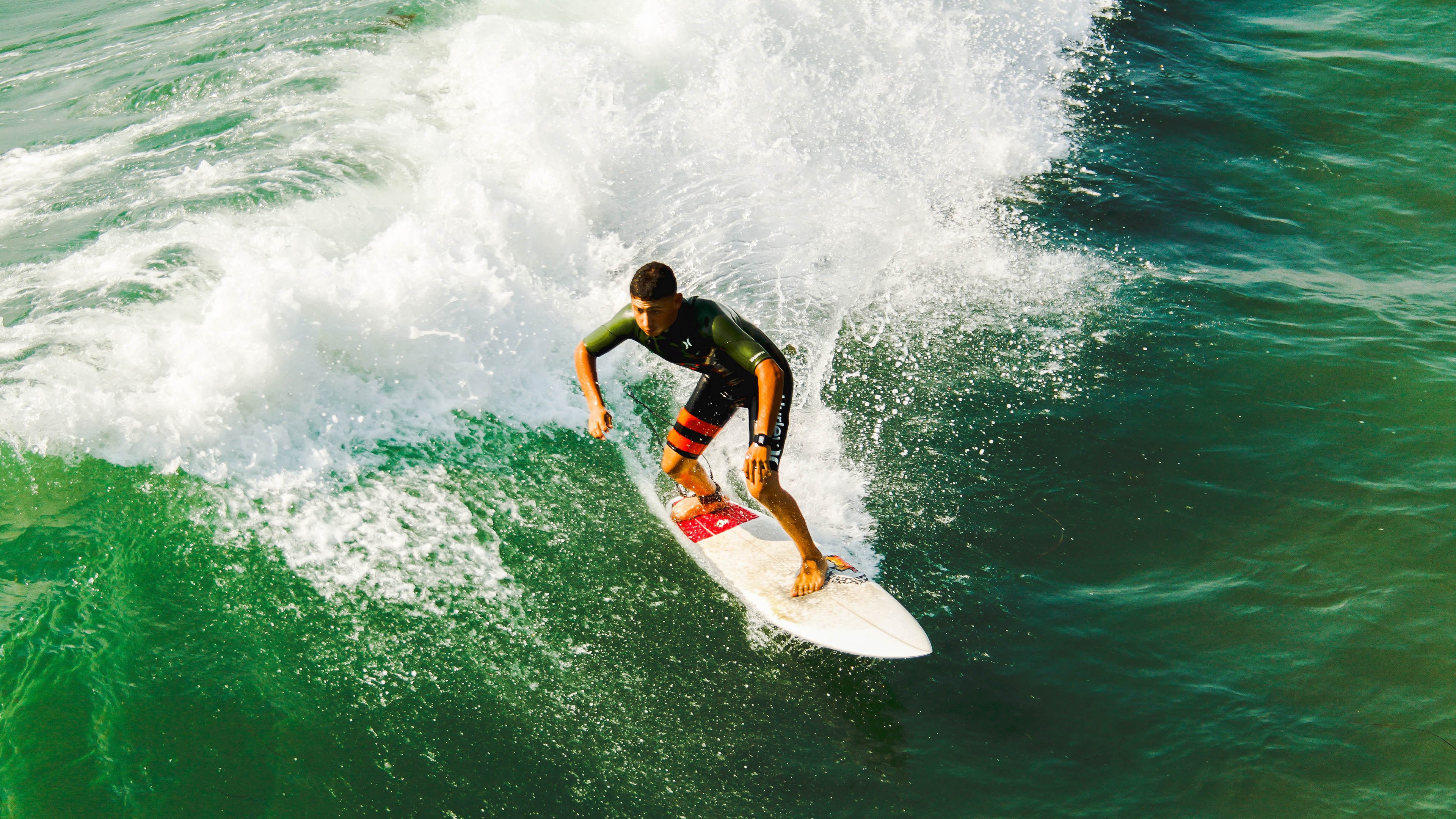 灰熊决胜局带走太阳，布克关键制胜，诠释巨星本色